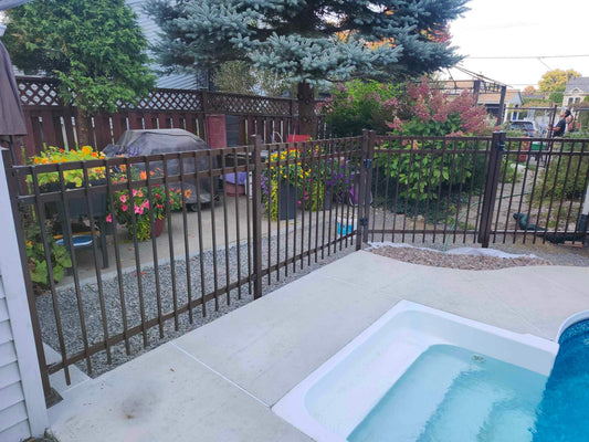 Bien choisir sa clôture pour piscine : 5 critères à vérifier
