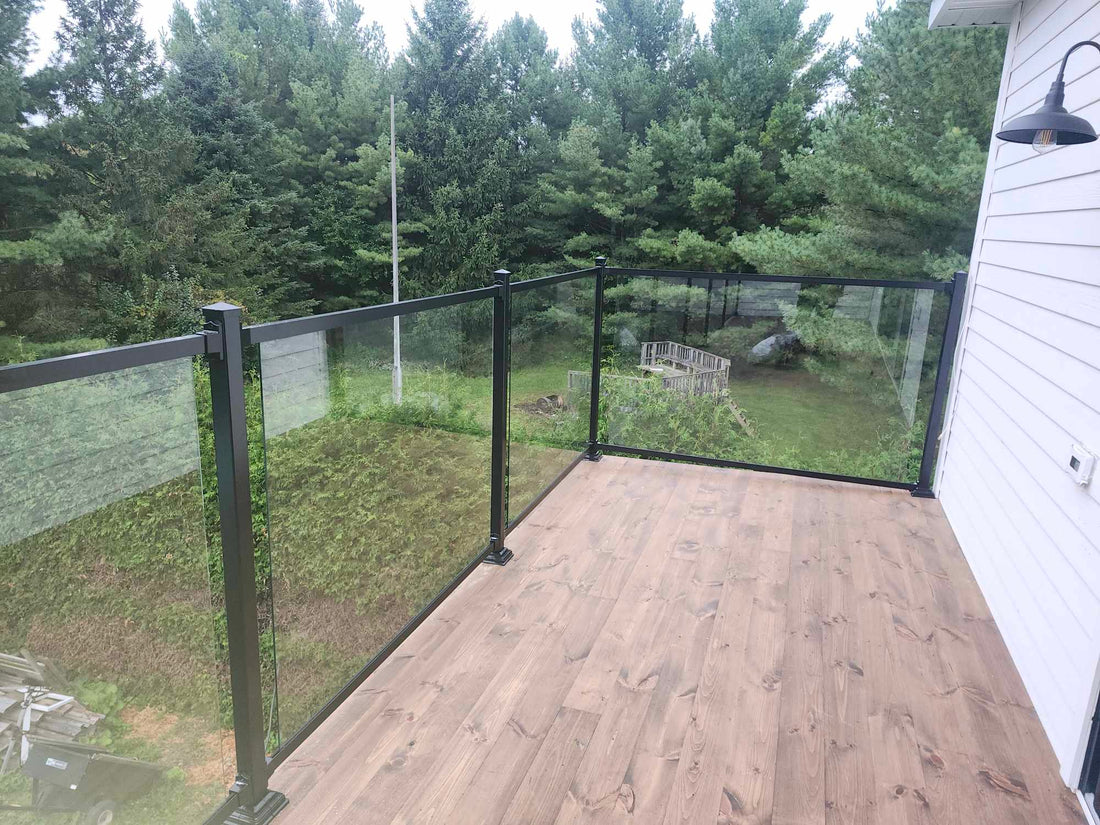 Clôture en aluminium ou clôture en verre : comment faire le bon choix ?